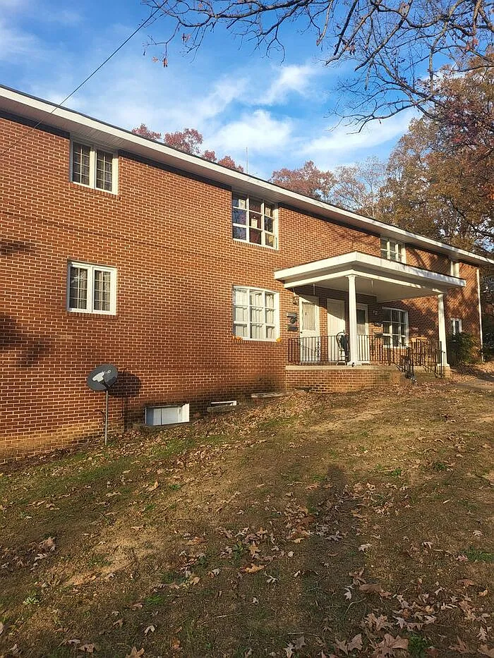 3 bed, 2.0 bath, 1450 sqft, $1,250 — Photo 1