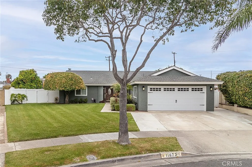 Iris Ave, Fountain Valley — Photo 2