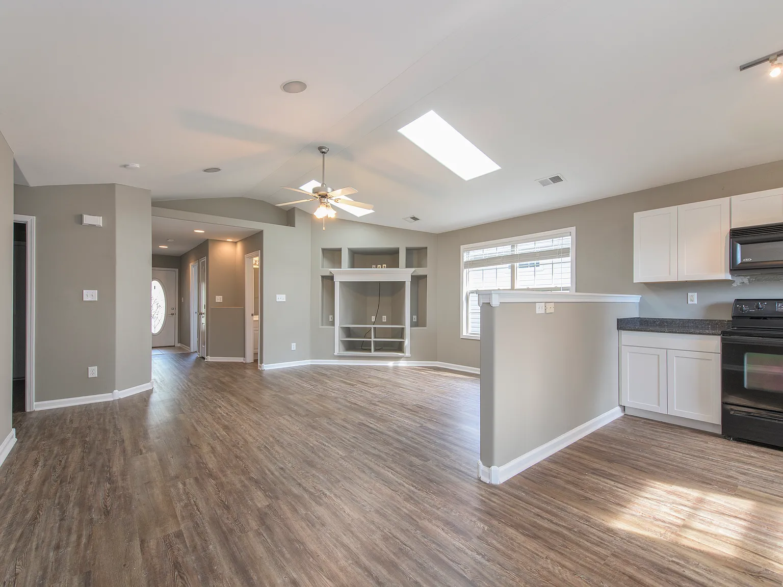 3 bed, 1323 sqft, $2,045 — Photo 1