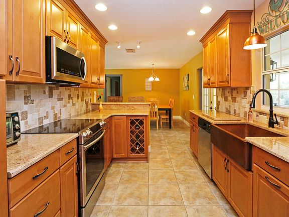 4th image of 248 Iowa Woods Cir W