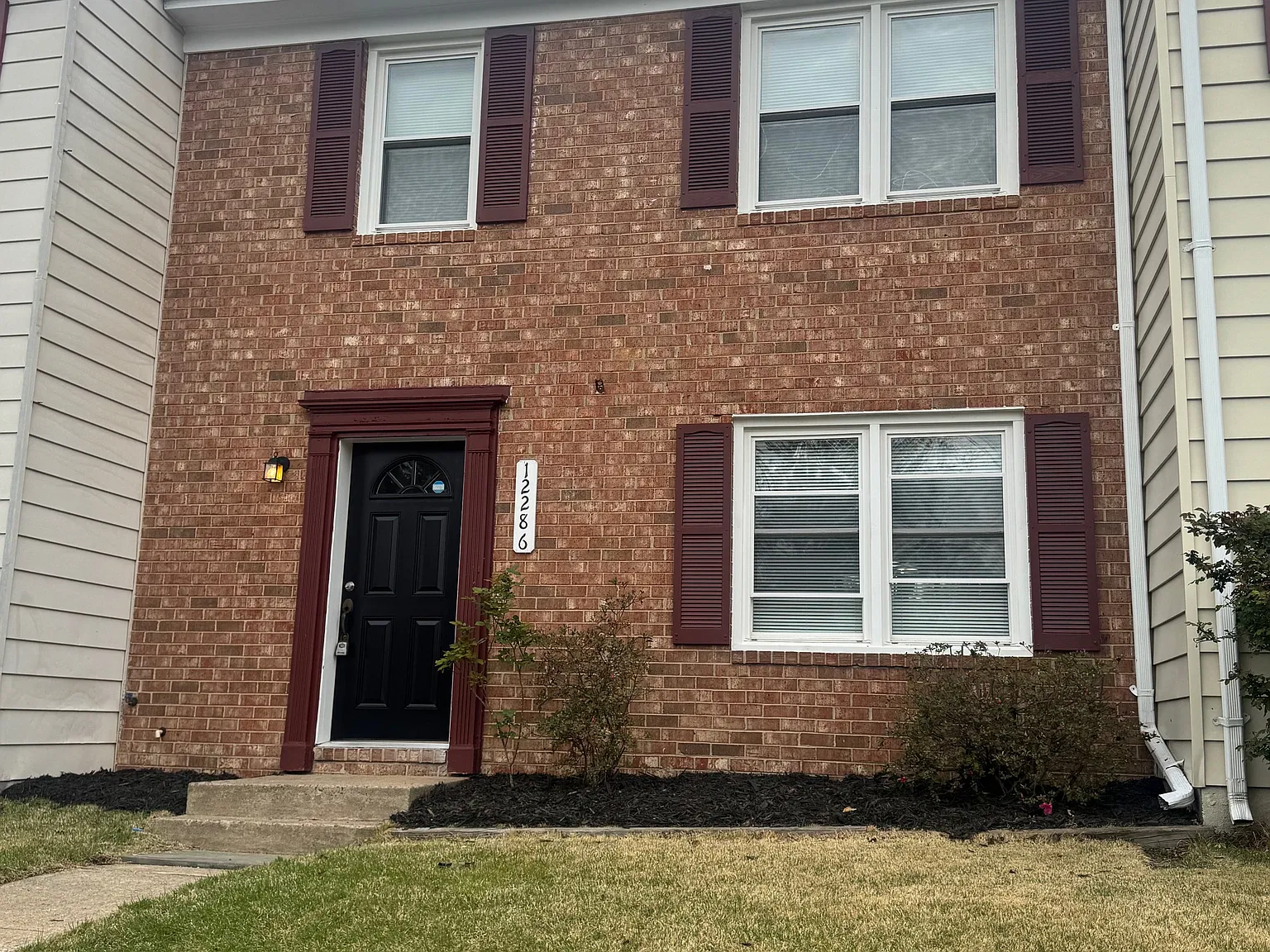 3 bed, 1.5 bath, 1056 sqft, $2,400 — Photo 1