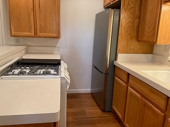 3rd image of 100 Wildomar St