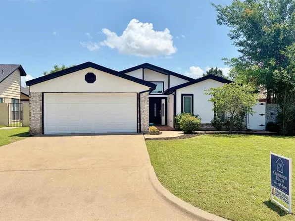 625 NW Waterford Dr, Lawton, OK 73505