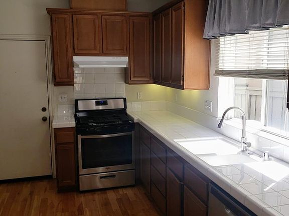3rd image of 1225 W Ivy Ter