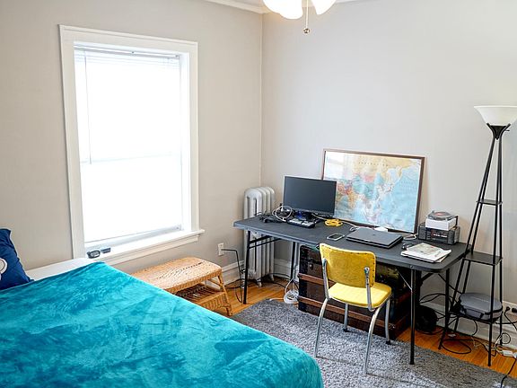 3rd image of 321 N Austin Blvd #1S