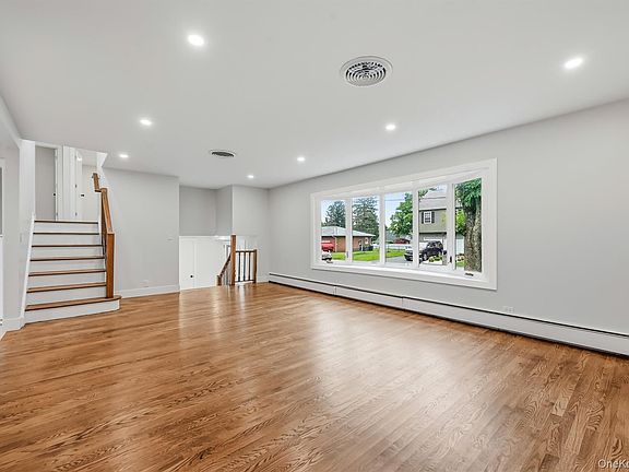 5th image of 21 Manhattan Avenue #19