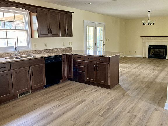4th image of 225 Cross Anchor Pl