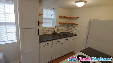 4th image of 3223 Altacrest Dr #A