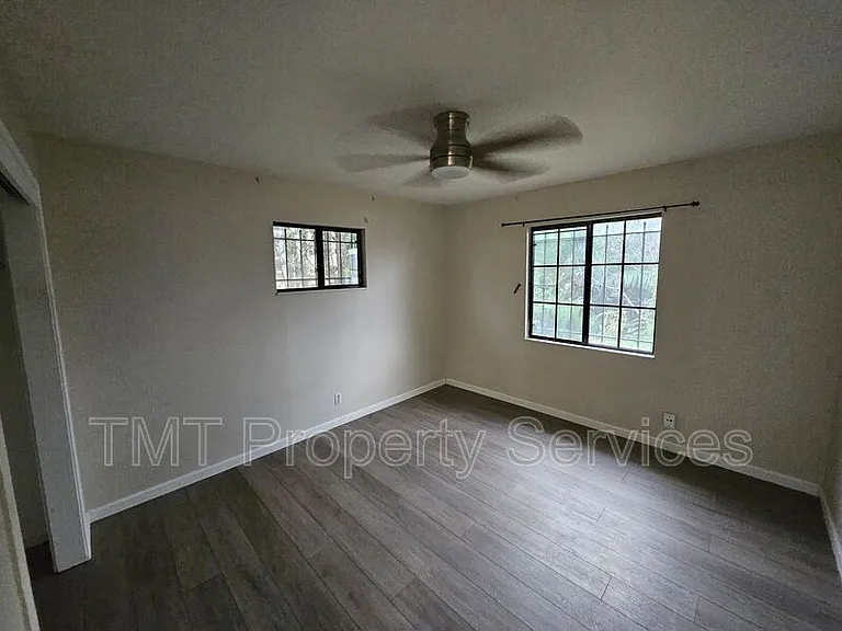 137 W 3rd St — Photo 22