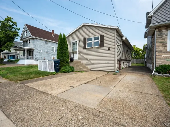 26 Modern Ave, Lackawanna, NY 14218
