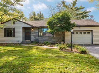 1200 Burke Ave W, Roseville, MN 55113