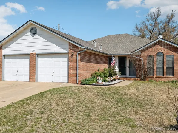 327 W 47th Pl, Sand Springs, OK 74063