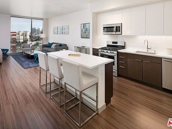 4th image of 3033 Wilshire Blvd #506