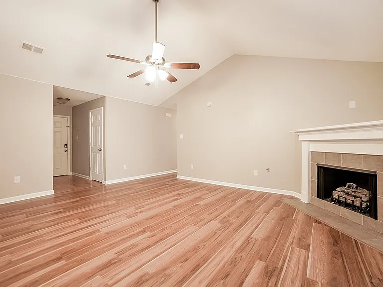 7089 Willow Point Dr — Photo 4