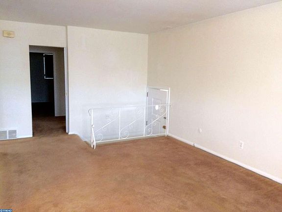 3rd image of 9801 Wistaria St