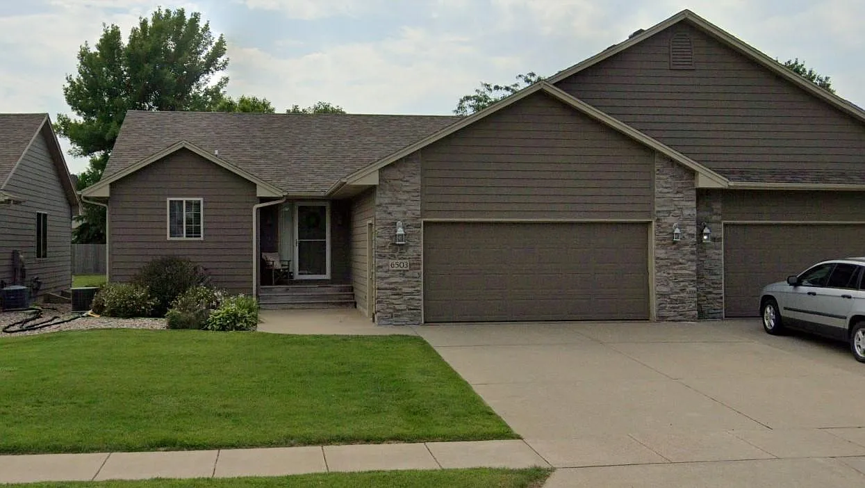 3 bed, 2130 sqft, $2,100 — Photo 1