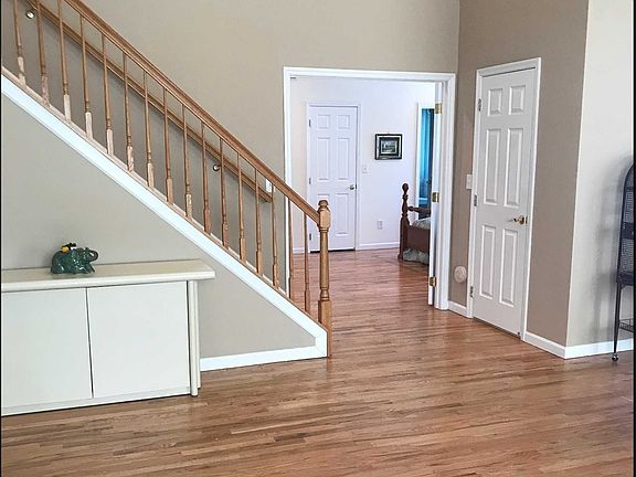 4th image of 24 Arielle Ct