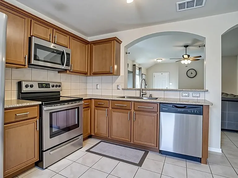 1404 Marble St — Photo 9