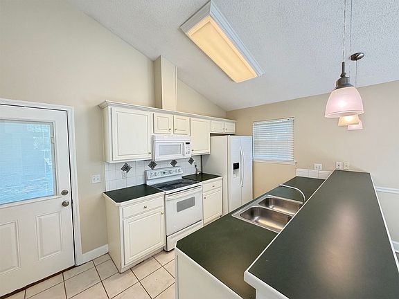 4th image of 2116 Heathrow Dr #1