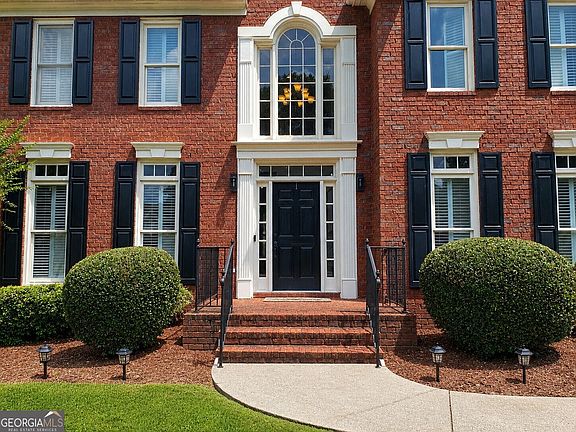 2nd image of 2705 Montclair Pl