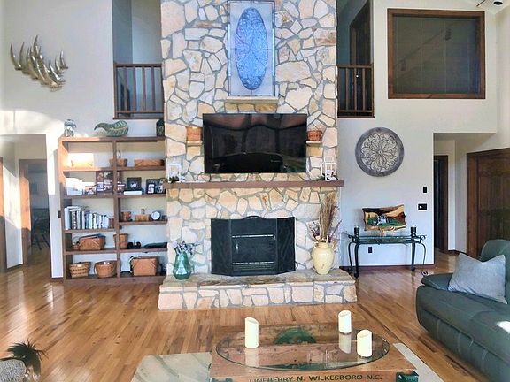5th image of 501 Erica Ln