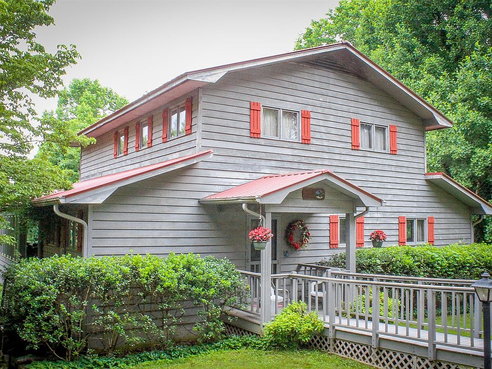 1st image of 162 Lakeridge Dr