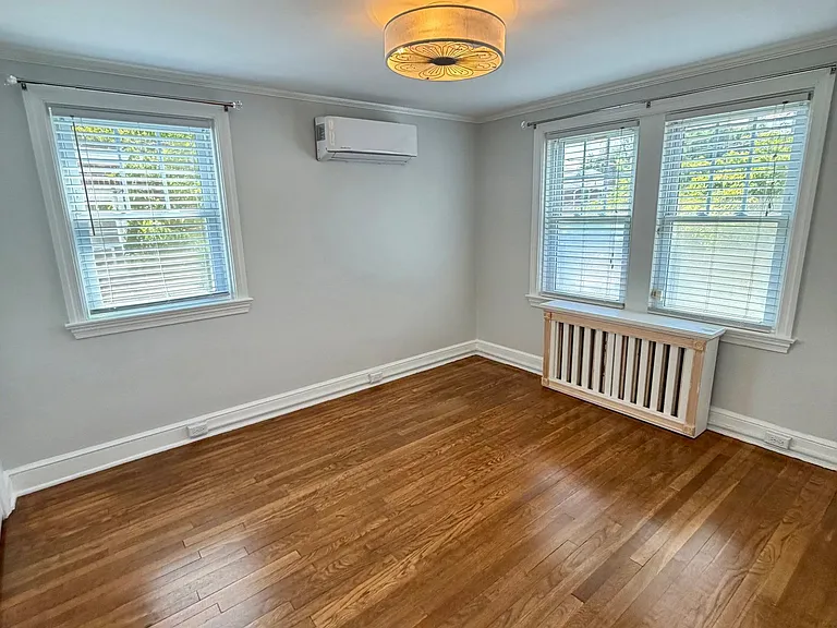 844 E Madison St — Photo 17