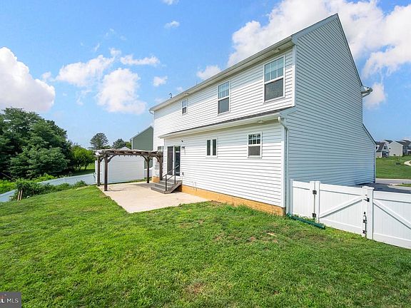 3rd image of 252 Valley View Cir