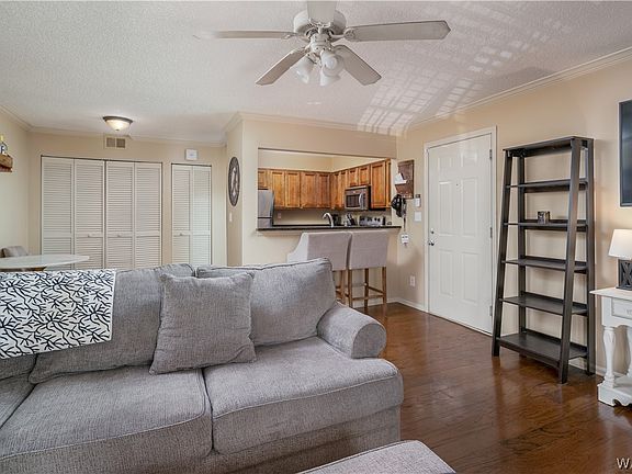 2nd image of 120 15th St E APT 916