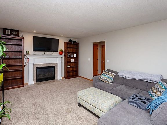 4th image of 2910 SW Sunnybrooke Dr