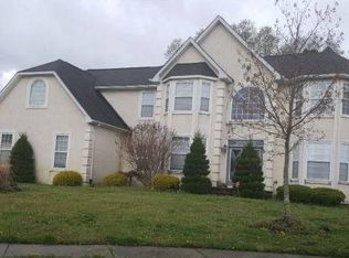 124 Golden Meadow Ln, Sicklerville, NJ 08081