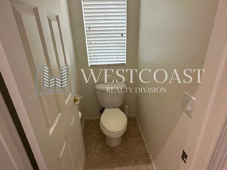 820 Silver Dr — Photo 16