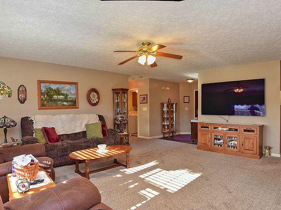 5th image of 5769 Arlington Dr