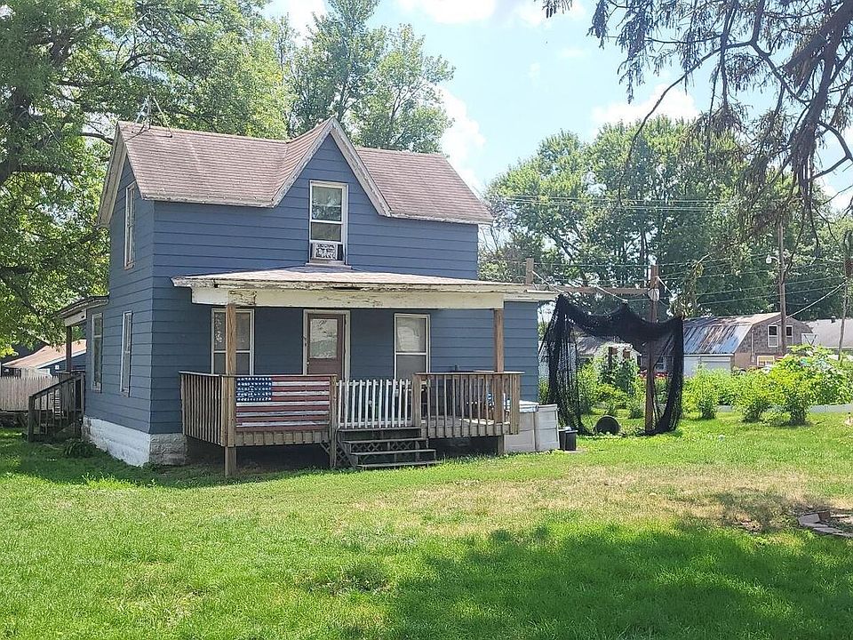 1st image of 218 E 5th St