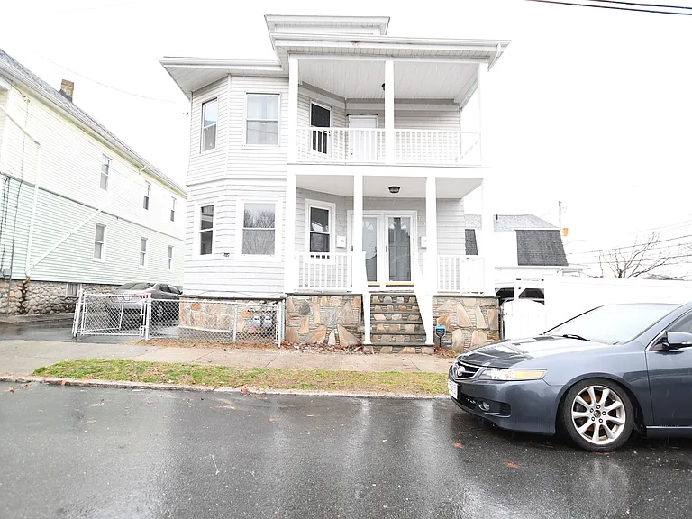 135-137 Clara St #135 — Photo 11
