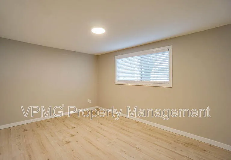 4420 Gibbons St #B — Photo 5