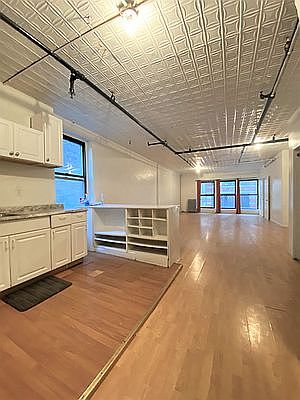 2nd image of 27 W 27th St Ste 5