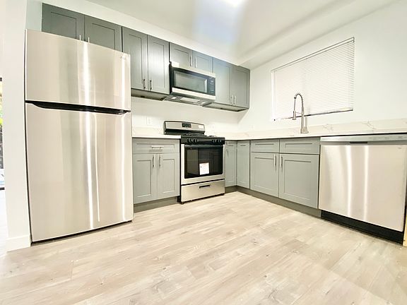 4th image of 11941 Weddington St #101