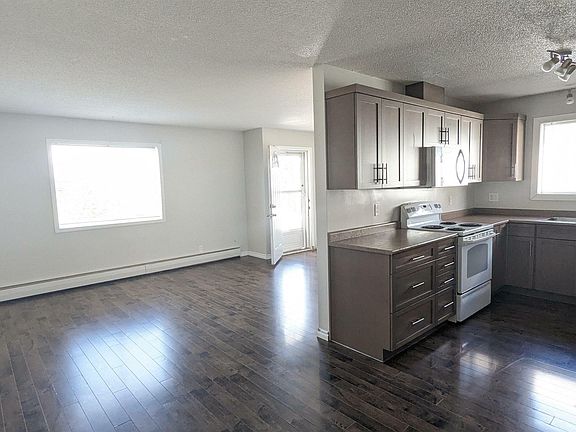 3rd image of 5226 47th Ave