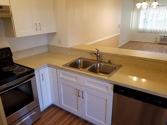4th image of 6064 Whitsett Ave APT 305