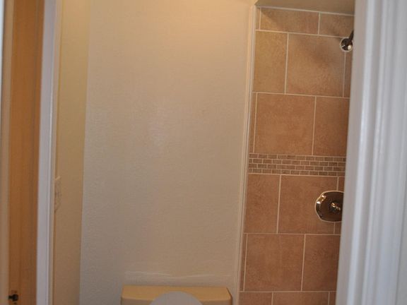 5th image of 225 Myrtle Ave