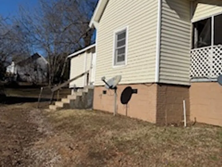 692 Southern St — Photo 2