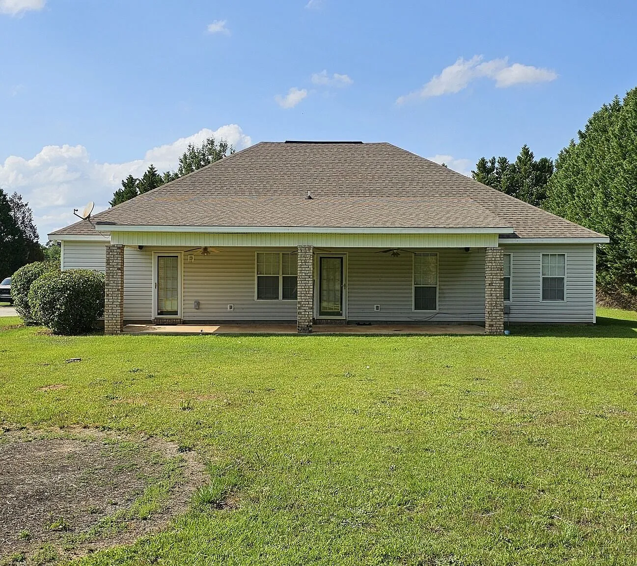 4 bed, 2.0 bath, 1983 sqft, $2,100 — Photo 3