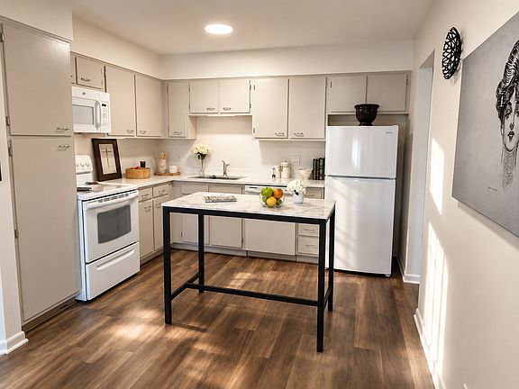3rd image of 2025 Sherman Ave APT 502