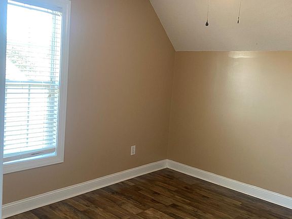 5th image of 2309 Sadler Dr #A
