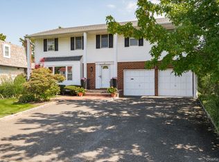 27 Bridle Path, Roslyn, NY 11576