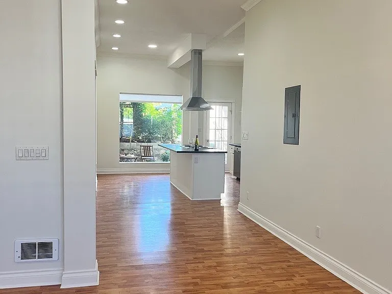 Natural Day light and ample ceiling lighting.