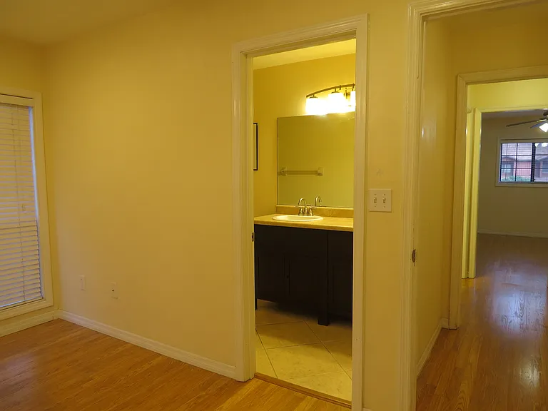 910 SW 56th Ter — Photo 14