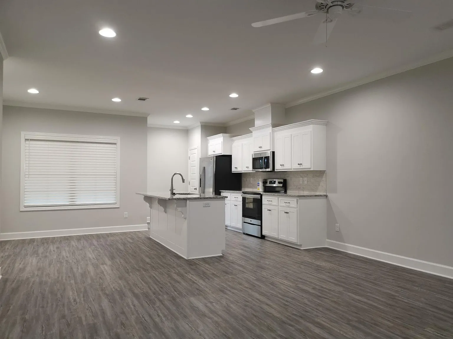 3 bed, 2.5 bath, 1596 sqft, $1,900 — Photo 3