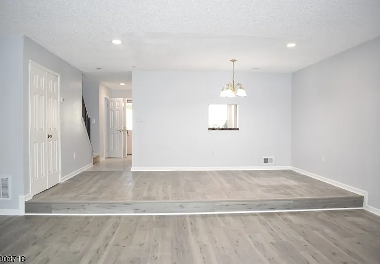 7 Kirby Ln — Photo 3